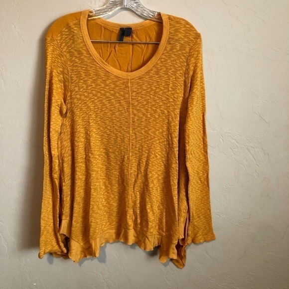 Left of Center Butter Yellow Asymmetrical Long Sleeve Top - Picture 5 of 10